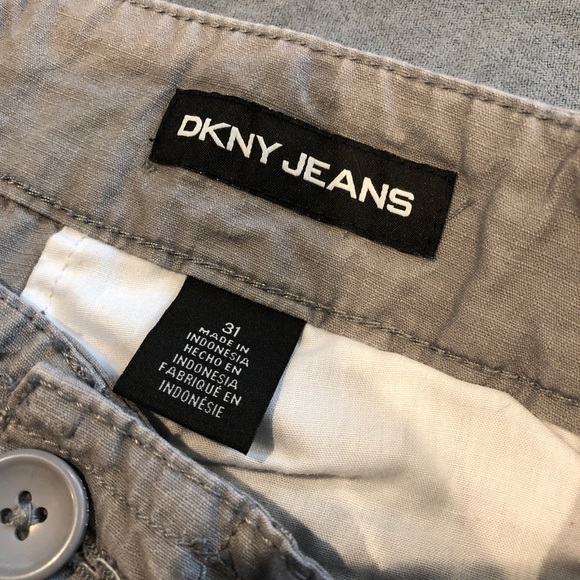 SOLD! Men’s DKNY Khaki Cargo Shorts - Picture 3 of 4